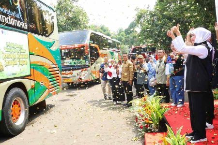 Gubernur Khofifah Berangkatkan 24 Bus Mudik Gratis Jakarta-Jatim
