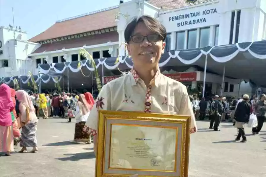 Raih Penghargaan Wali Kota Surabaya, Mamuk Ismuntoro Ingatkan Pentingnya Literasi Visual