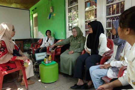 Turun ke Lapangan, Mahasiswa Stikosa AWS Gelar Pelatihan Strategi Komunikasi di Kampung Wisata