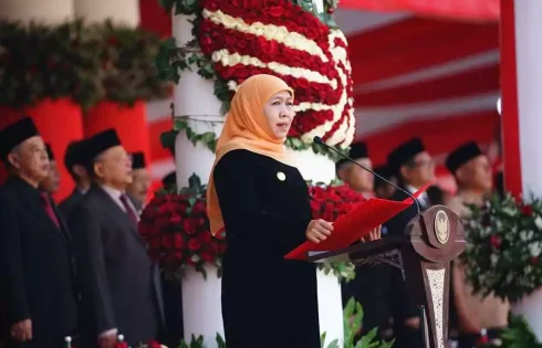 Gubernur Khofifah saat menghadiri upacara Hari Kelahiran Pancasila di Gedung Negara Grahadi Surabaya