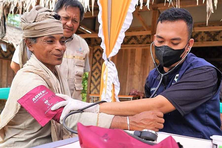Pemerintah Jamin Akses Pelayanan Kesehatan Gratis Bagi Masyarakat Badui Salah satu anggota masyarakat Badui sedang menikmati layanan kesehatan