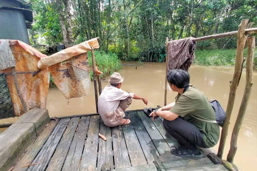 Kondisi Air Memburuk, Warga Dahai di Kalimantan Selatan Hentikan Budidaya Ikan Keramba Warga Desa Dahai, Kecamatan Paringin, Kabupaten Balangan, Kalimantan Selatan, mencermati kondisi air yang semakin buruk