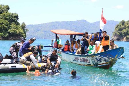 Peringati Hari Laut Sedunia, Jawa Timur Jaga Keseimbangan Ekosistem Laut dan Potensi Perikanan Jawa Timur juga memberikan kontribusi terbesar dalam ekspor komoditas perikanan di tingkat nasional, dengan nilai ekspor sebesar 2.602.492.056 dolar AS.