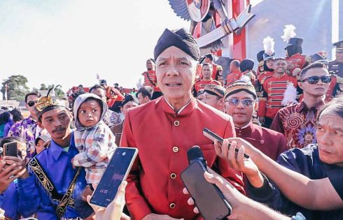 Ganjar saat memberikan keterangan pers usai memimpin upacara peringatan Hari Lahir Pancasila di Alun-Alun Pancasila, Kecamatan Cepogo, Kabupaten Boyolali