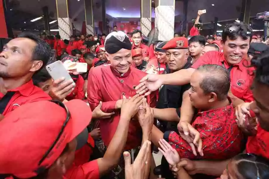 Sambut Ganjar Pranowo, Ribuan Kader PDIP DPC Boyolali Teriak ‘Ganjar Presiden!’ Ganjar saat menyapa ribuan kader PDIP DPC Boyolali