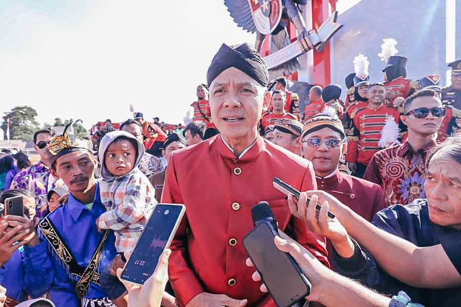 Ganjar saat memberikan keterangan pers usai memimpin upacara peringatan Hari Lahir Pancasila di Alun-Alun Pancasila, Kecamatan Cepogo, Kabupaten Boyolali