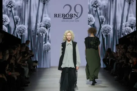 Reborn29 Perkenalkan Kain Khas Suku Jawa di Moscow Fashion Week 2025 Reborn29 dalam pagelaran Moscow Fashion Week