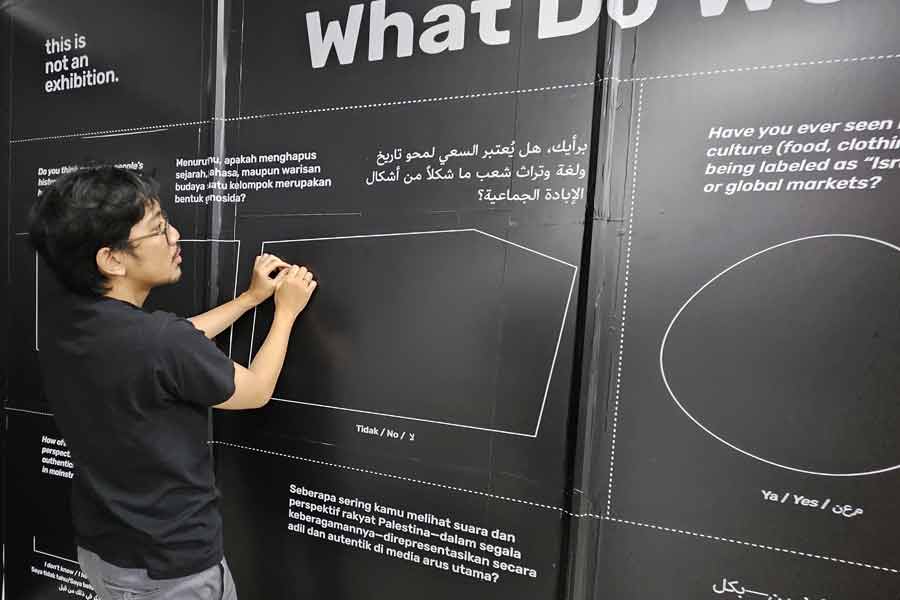 Pameran Seni This is Not an Exhibition Soroti Perlawanan Budaya Palestina di MRT Bundaran HI