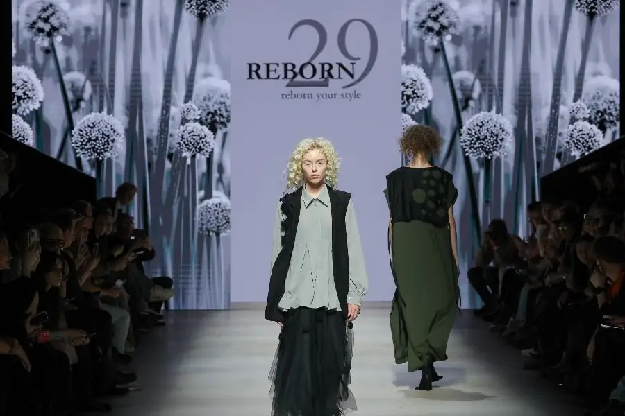 Reborn29 Perkenalkan Kain Khas Suku Jawa di Moscow Fashion Week 2025 Reborn29 dalam pagelaran Moscow Fashion Week