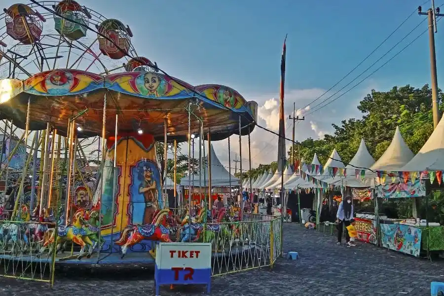 Bazar Ramadhan Urban Loca di Graha YKP, Surga Takjil dan Ngabuburit di Surabaya (foto: Tiara Aydin Sava)