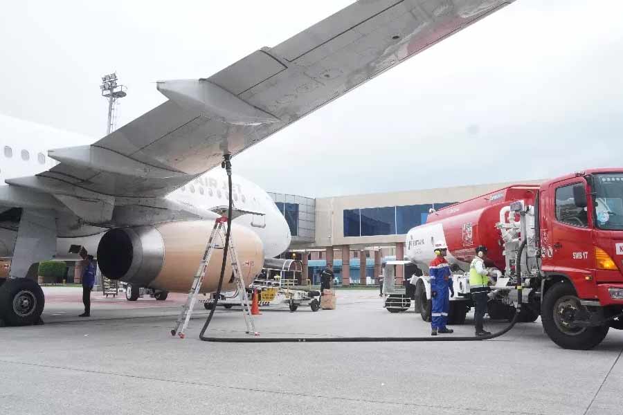 Pertamina Siapkan 95 Ribu KL Avtur untuk Dukung Penerbangan 221 Ribu Jamaah Haji Indonesia Pertamina salurkan 95 ribu KL Avtur ke 13 bandara embarkasi haji untuk dukung penerbangan 221 ribu jamaah haji Indonesia tahun 2025.