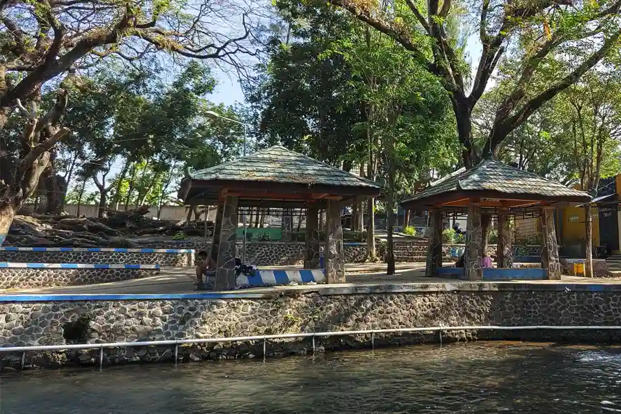 Pemandian Alam Banyu Biru di Desa Sumberejo, Kecamatan Winongan, Kabupaten Pasuruan, Jawa Timur (foto: Tiara Aydin Sava)
