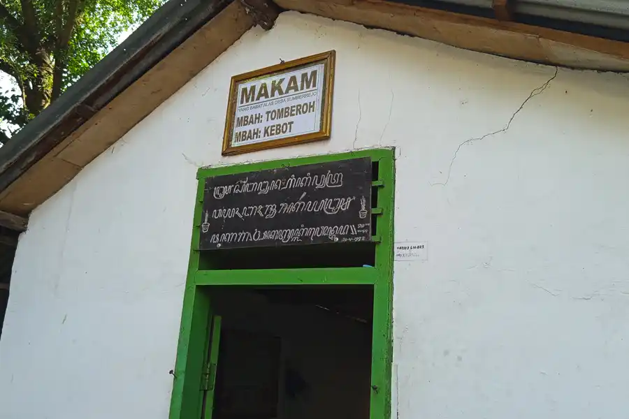 Pemandian Alam Banyu Biru di Desa Sumberejo, Kecamatan Winongan, Kabupaten Pasuruan, Jawa Timur (foto: Tiara Aydin Sava)