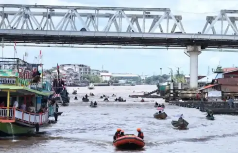 Karnaval air di Sungai Kapuas rayakan Hari Jadi ke-254 Pontianak, simbol persatuan, budaya Melayu, dan semangat pembangunan berkelanjutan.