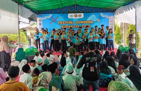 Komunitas Kumpul Dongeng Surabaya menggelar Festival Dongeng Surabaya 2025, di Perpustakaan Daerah (Perpusda) Jatim, Minggu (30/11).Foto: Ismuntoro/Indonesia Images