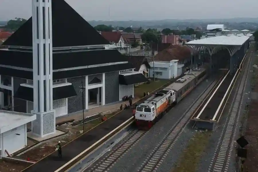 Tiga Kereta Api ke Priangan Layani 1,11 Juta Pelanggan, Wisata Alam Jawa Barat Jadi Daya Tarik Perjalanan KA Cikuray, Papandayan, dan Pangandaran melayani 1,11 juta pelanggan sepanjang Januari–September 2026, tumbuh 6,92 persen.